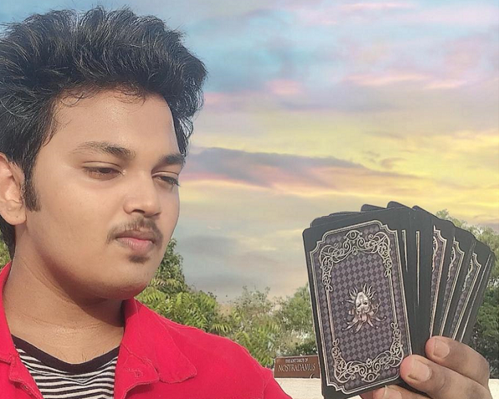  Youngest Tarot Card Reader in India Sets New Benchmark at Age 16