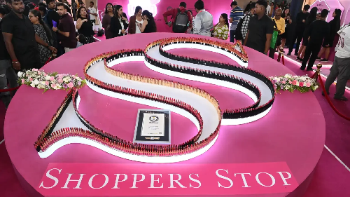  Shoppers Stop and SSBeauty Set World Record with Longest Line of 1,016 Lipsticks
