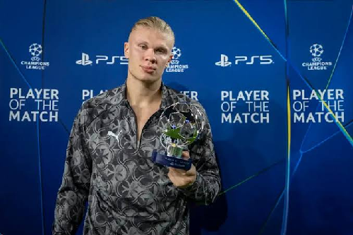  Erling Haaland Celebrates His Incredible World Records Ahead of New Premier League Season